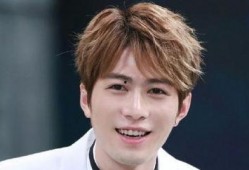 娱乐吃瓜中的男明星,揭秘男明星的吃瓜日常